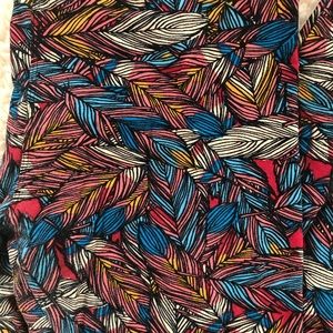 One size LuLaRoe feather leggings